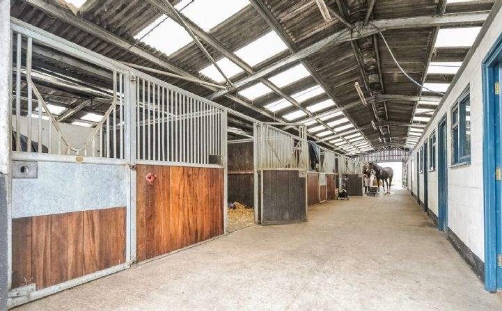 American barn, Newbarn Farm, Rusper, Horsham, West Sussex 