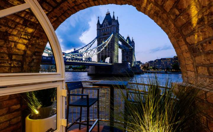 The Riverside Apartment, Anchor Brewhouse, 50 Shad Thames, London SE1