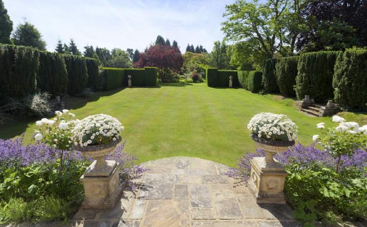 Beresford Court, Westerham Road, Oxted, Surrey, RH8 0SL