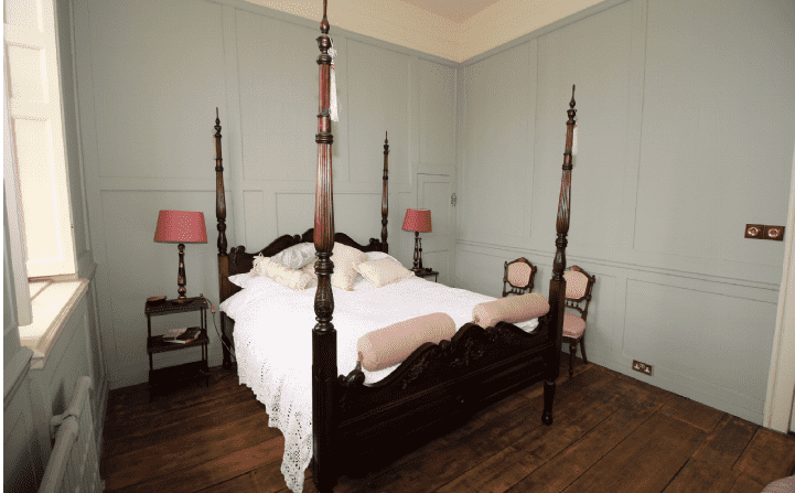 Bedroom - Downton Abbey Dower house - Byfleet Manor 