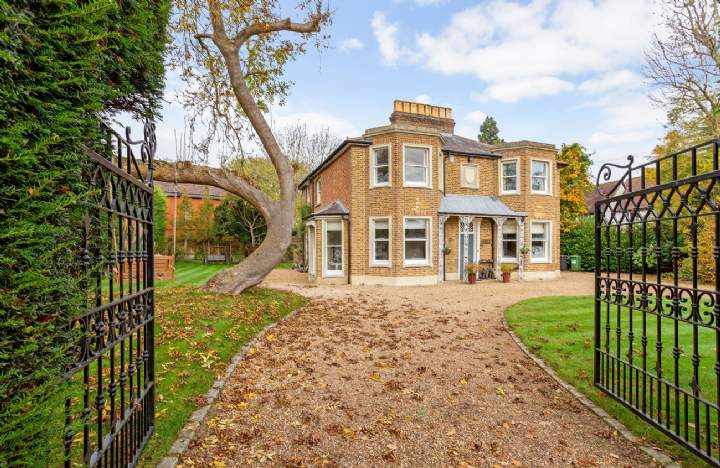 Dale House, Winkfield Road, Windsor, Berkshire, SL4 4BG