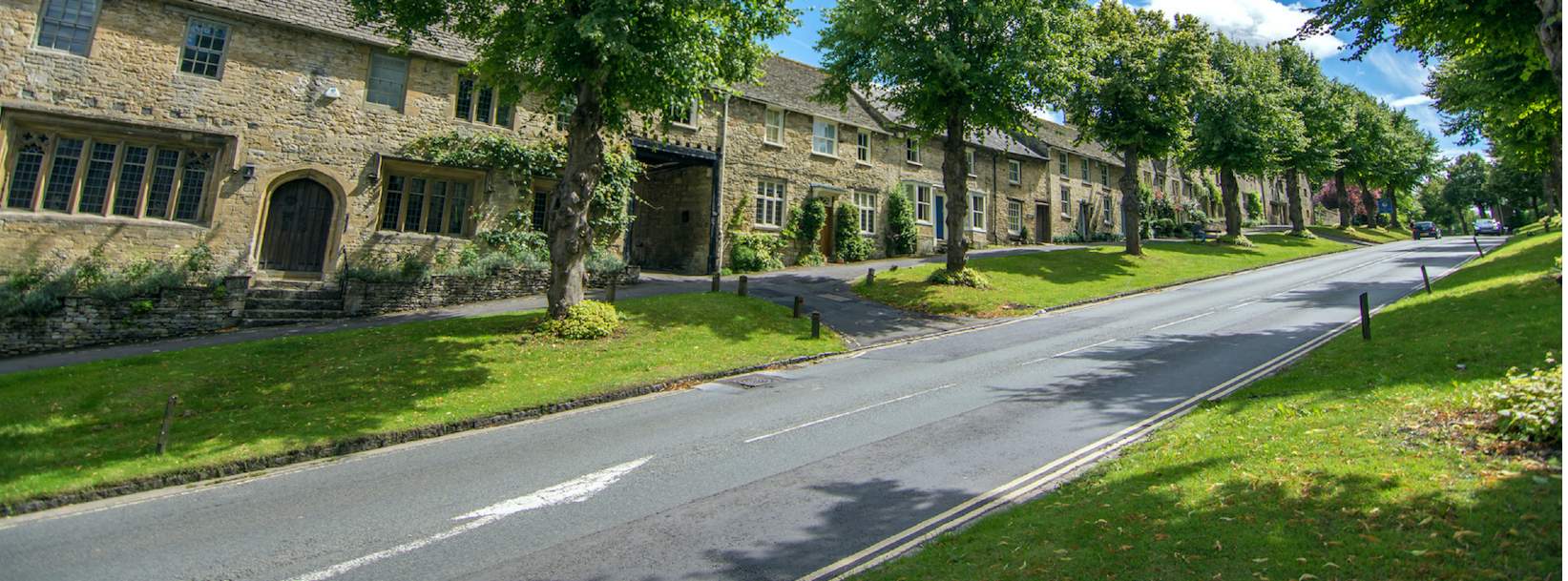 Houses by a main road 