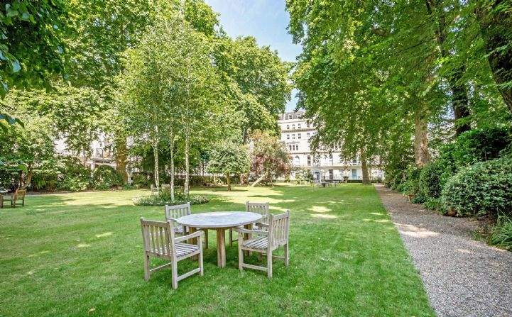 Kensington Garden Square, London - Private gardens