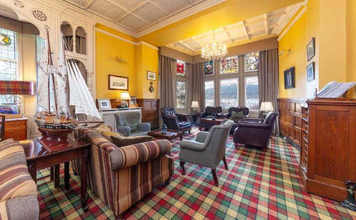 Knockderry House Hotel, Shore Road, Cove, Helensburgh, G84 0NX