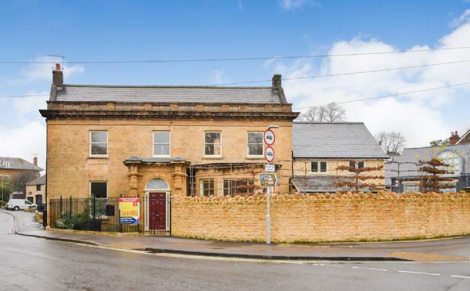 Lot 43: Ludbourne House South Street, Sherborne, Dorset