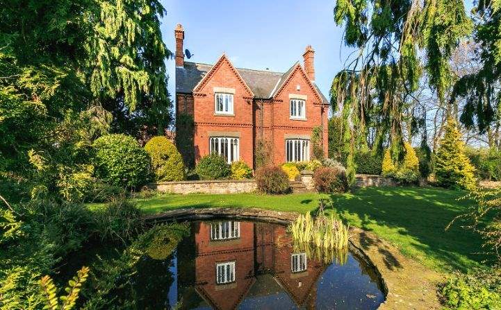 Lake - Rustic House Farm, Leicestershire