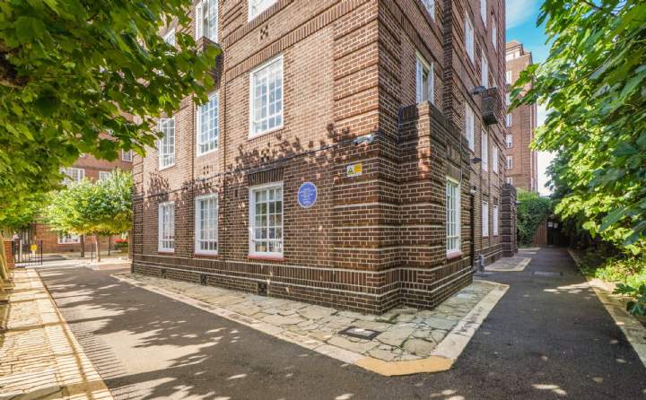 Swan Court, Chelsea Manor Street, London, SW3 5RX