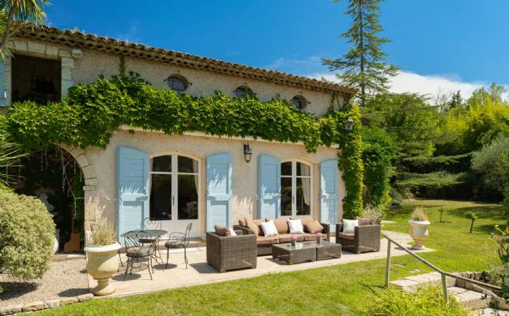 Savills French Riviera, Villa Provencale à vendre