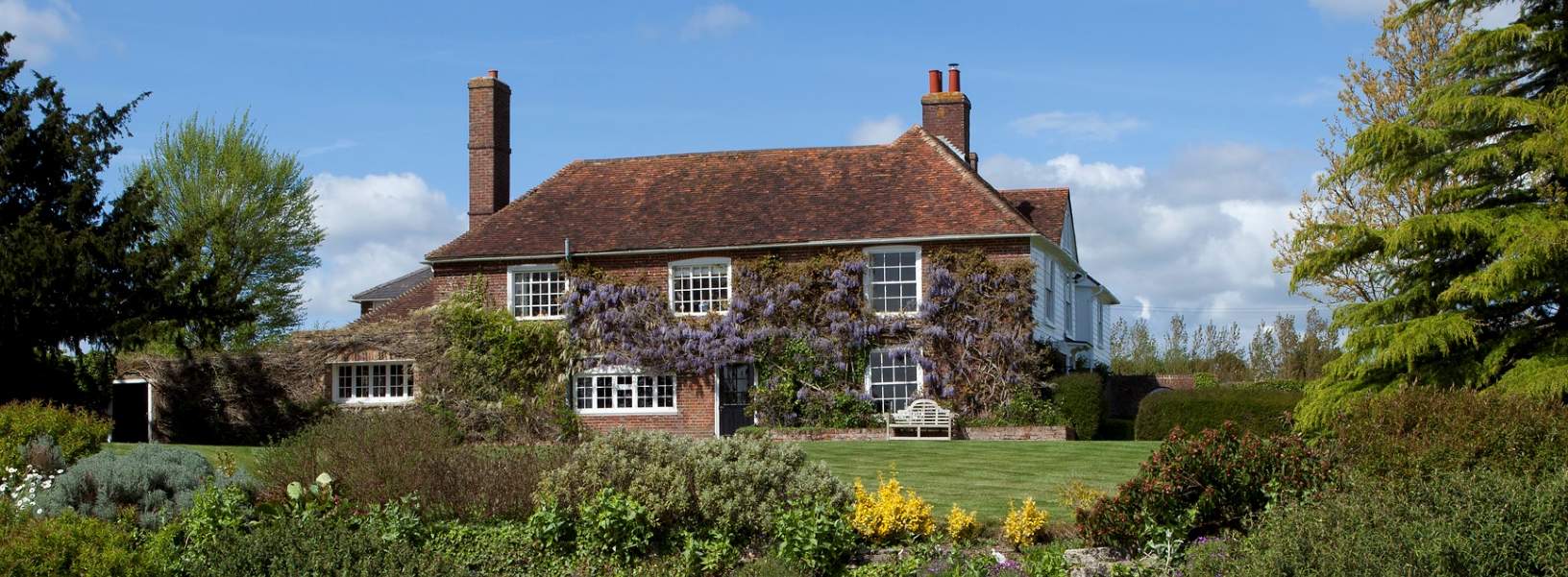 6 of the Best: Homes for wisteria-lovers