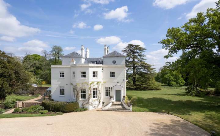 Winchfield House, Odiham Road, Winchfield, Hook, Hampshire, RG27 8BS